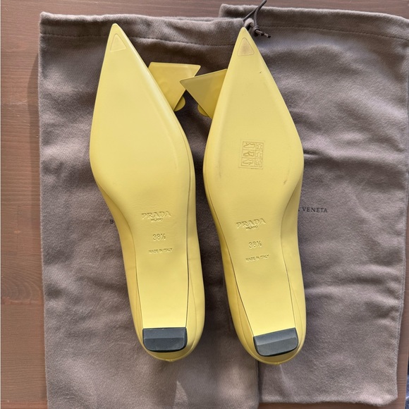 🔶Prada floral appliqués flats with brushed leather🔶 - Picture 6 of 8